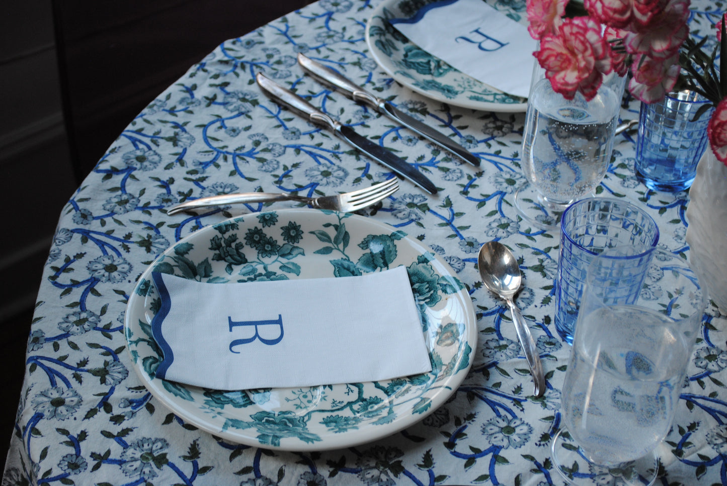 R Initials Letter Monogram Paper Napkins - Blue and White Scalloped
