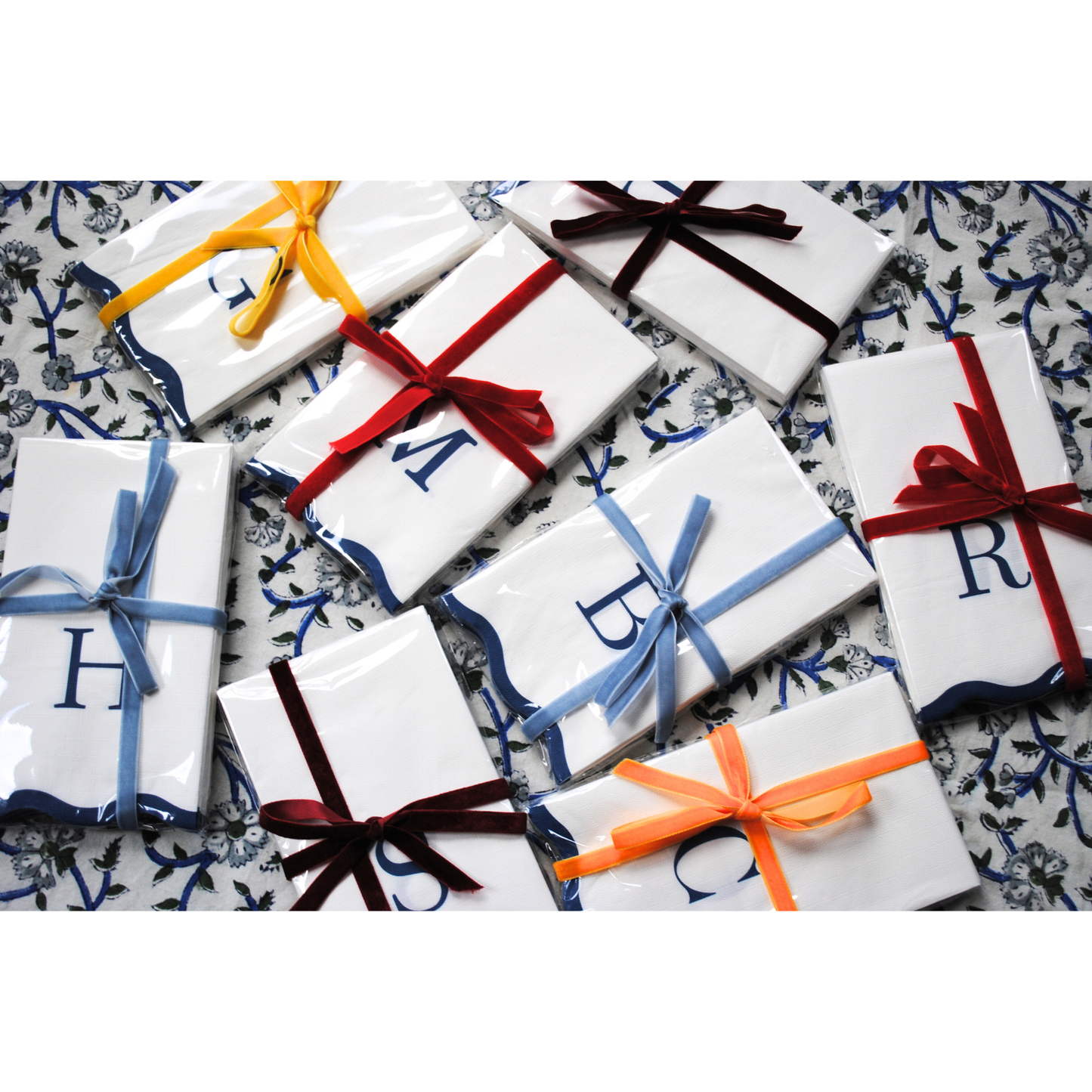 L Initials Letter Monogram Paper Napkins - Blue and White Scalloped