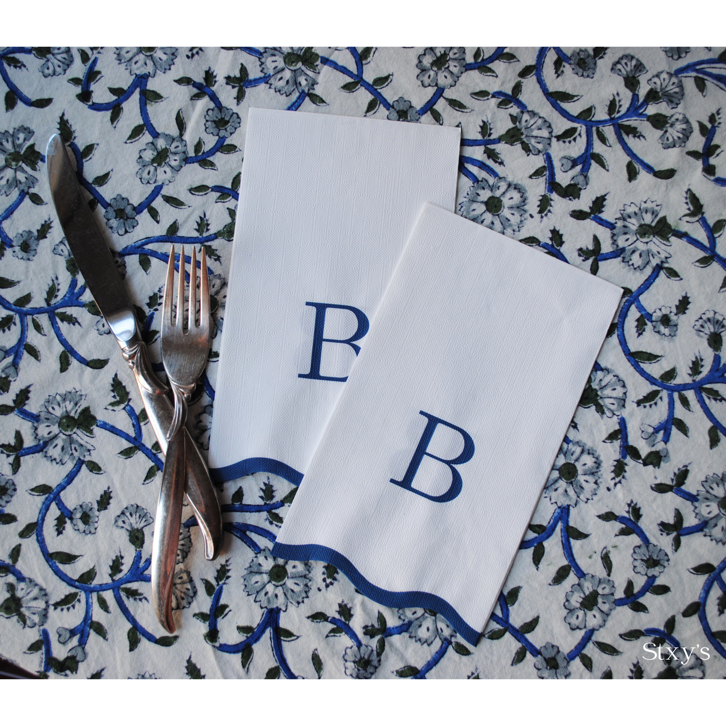 B Initials Letter Monogram Paper Napkins - Blue and White Scalloped