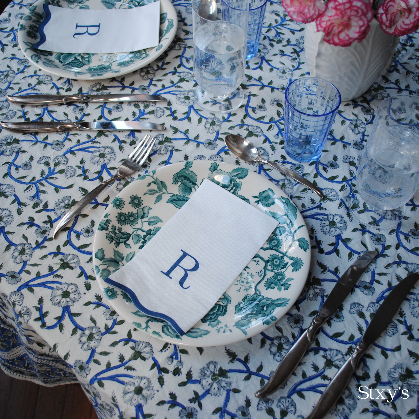G Initials Letter Monogram Paper Napkins - Blue and White Scalloped